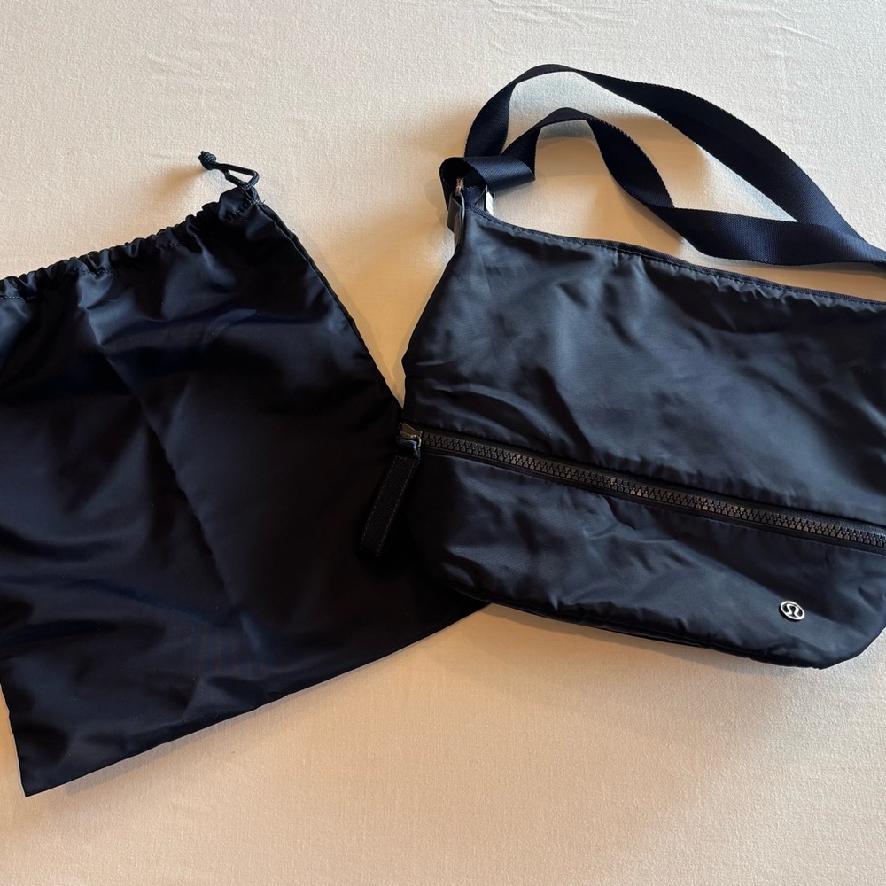 LULULEMON Go Lightly Shoulder Bag MDNI Midnight Navy O/S